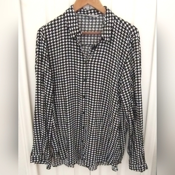 Houndstooth Button down Top - Picture 5 of 9